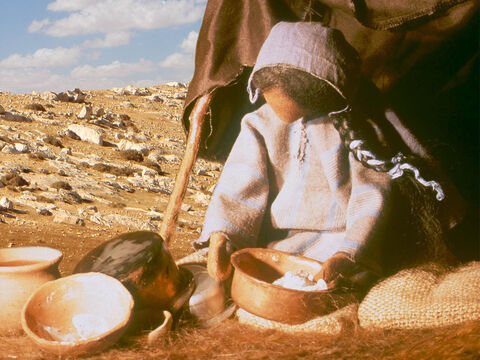 Sarai hatte eine ägyptische Dienerin namens Hagar. Sie glaubte nicht, dass Gott ihr Kinder geben würde, also schlug sie vor, dass Abram Hagar zur Frau nehmen sollte und Abram vielleicht auf diese Weise ein Kind bekommen konnte. – Folie 3