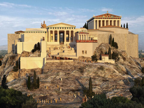 Die Akropolis liegt auf einem flachen Felsen, der sich 150 m (490 Fuß) über dem Meeresspiegel in der Stadt Athen erhebt und eine Fläche von etwa 3 Hektar (7,4 Acres) hat. Die meisten großen Tempel, darunter der Parthenon (oben rechts), wurden im goldenen Zeitalter Athens (460–430 v. Chr.) unter der Führung von Perikles wieder aufgebaut. Für den Wiederaufbau waren Phidias, ein athenischer Bildhauer, und Iktinos und Kallikrates, zwei berühmte Architekten, verantwortlich. – Folie 6