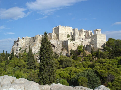 Ein Blick auf die Akropolis, wie sie heute ist. – Folie 13