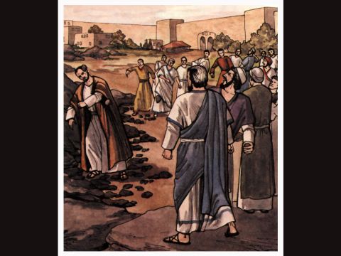 Dann kamen einige Juden aus Antiochia und Ikonion und überredeten die Menge. Sie steinigten Paulus und zerrten ihn aus der Stadt, weil sie dachten, er sei tot. – Folie 7