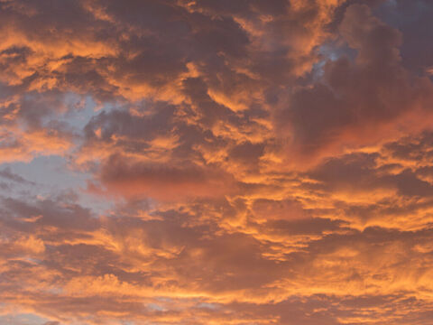 Wolken bei Sonnenuntergang. – Folie 10