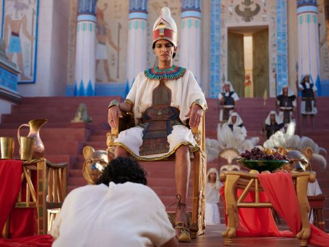 Der Pharao sagte zu Josef: „Ich hatte einen Traum, und es gibt niemanden, der ihn deuten kann. Aber ich habe gehört, dass du Träume deuten kannst.“ – Folie 7