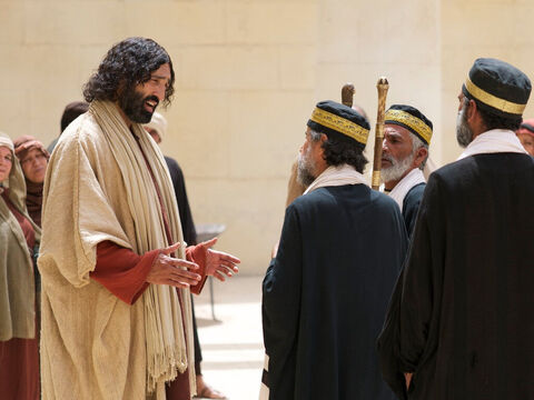 Dann wandte sich Jesus an seine Zuhörer und fragte: „Was glaubt ihr, was der Besitzer des Weinbergs mit diesen Weingärtnern machen wird?“ – Folie 17